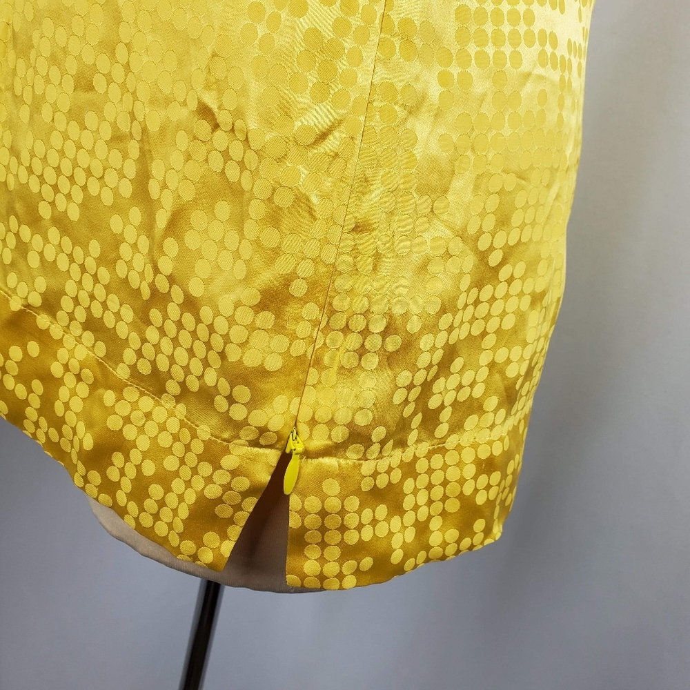 ๐๏ธ Halogen Silk Ruffle Front Sleeveless Top - Picture 5 of 8